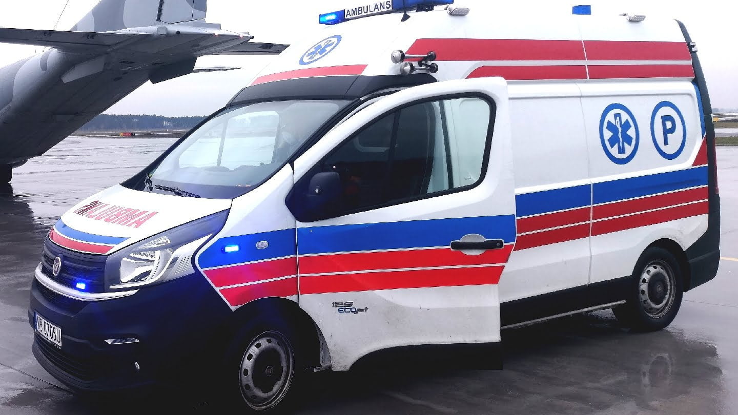 kartetka w tle skrzydło smolotu